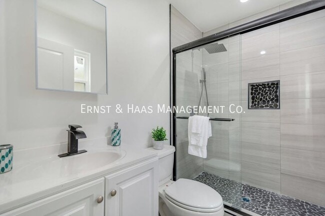 Building Photo - 4437 Sunfield Ave