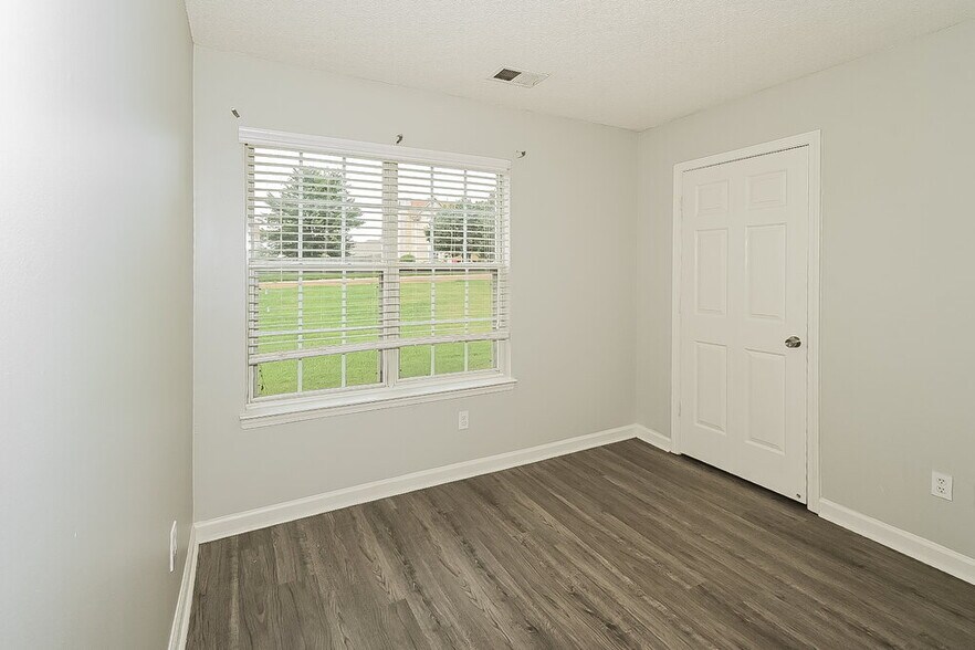 Building Photo - 1203 Thames Dr