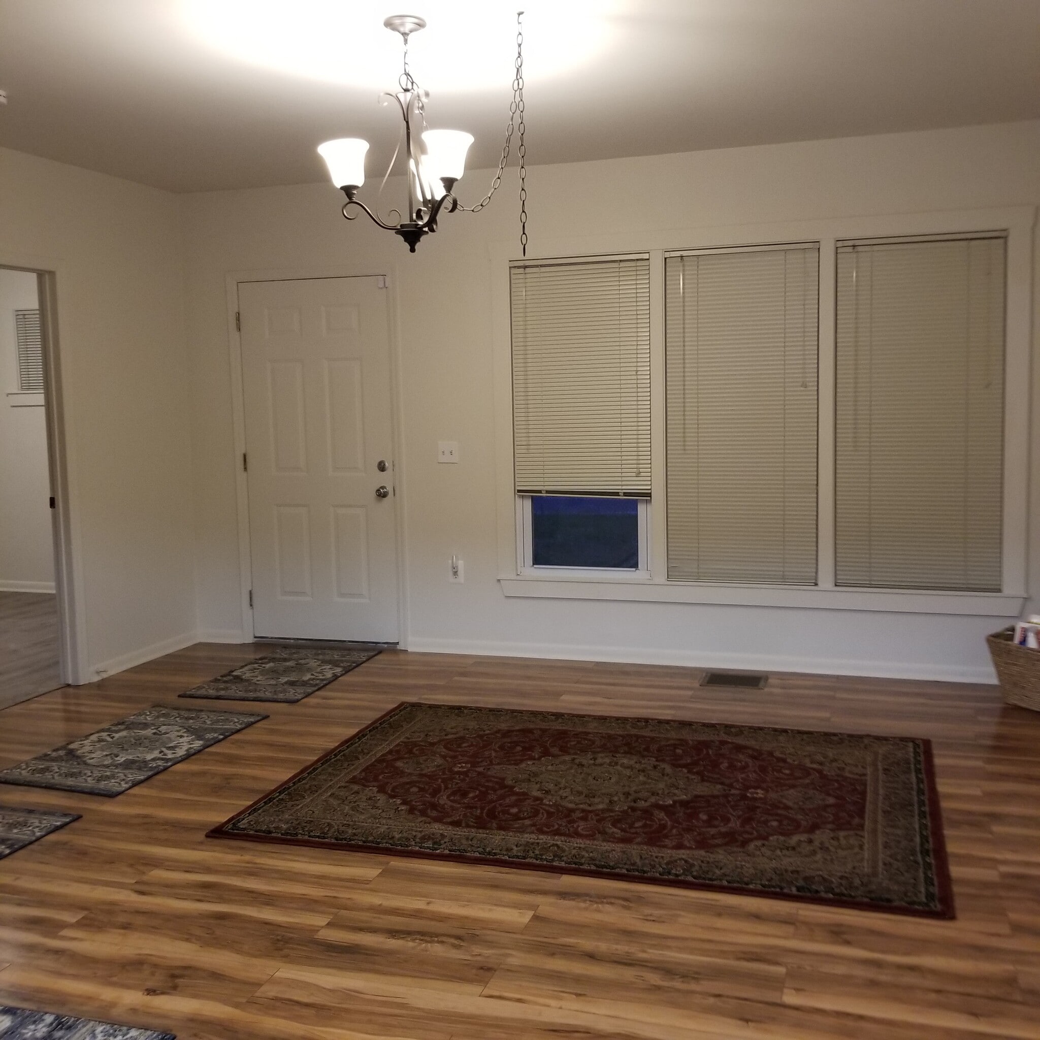 Building Photo - 332 Dennis Ave