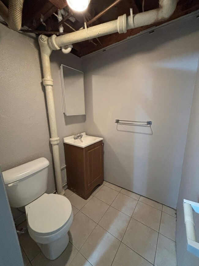 Building Photo - 1760 E Harry Ave