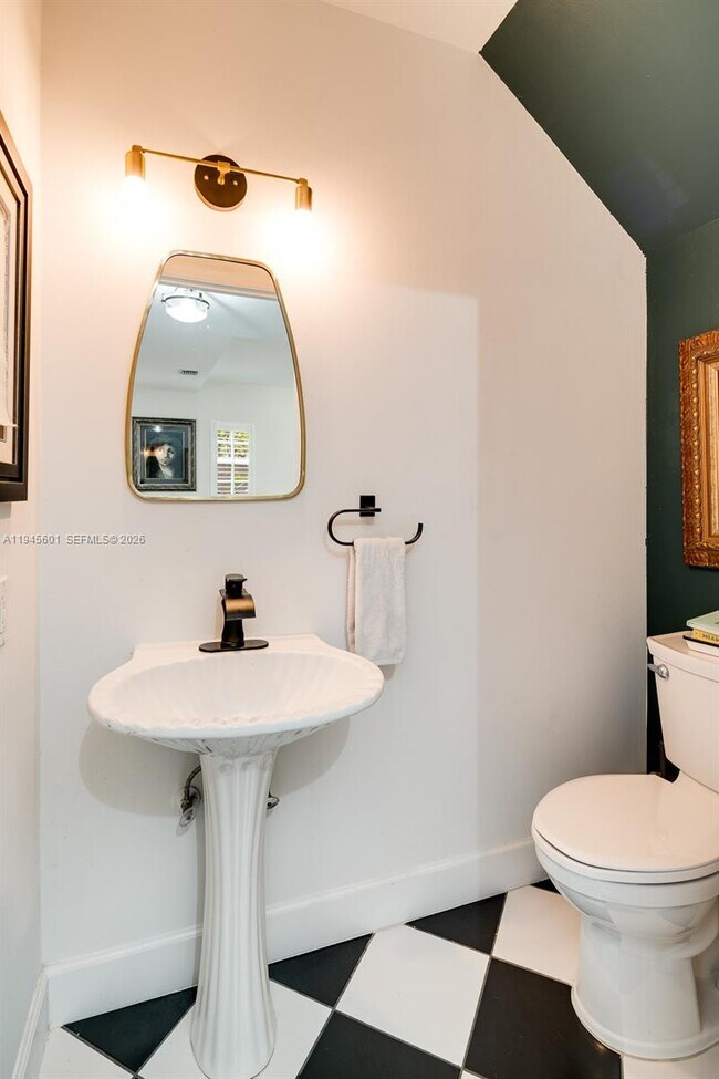 Building Photo - 2952 Peachy St