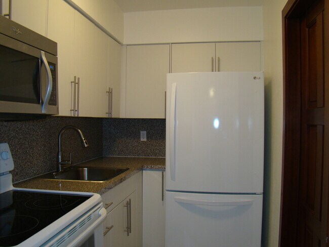 Building Photo - $$ Move-In Special: One Month Free + Compe...