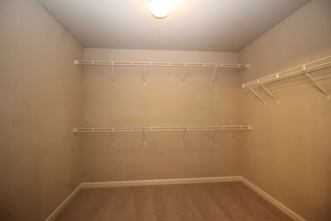 Building Photo - Brookside Crossing!