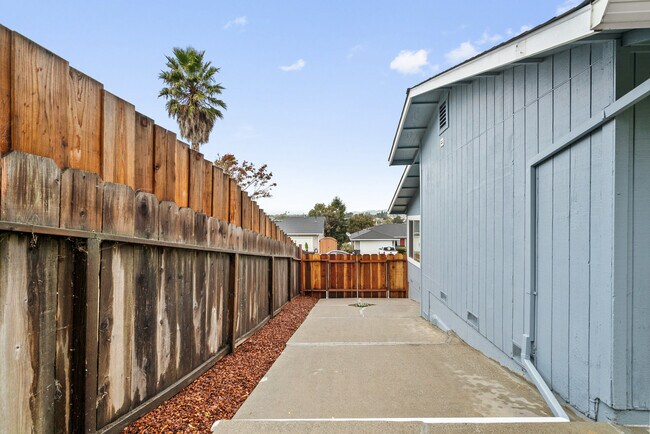 Building Photo - 34 Altamont Dr