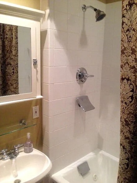 Building Photo - 2068 Walton Wy