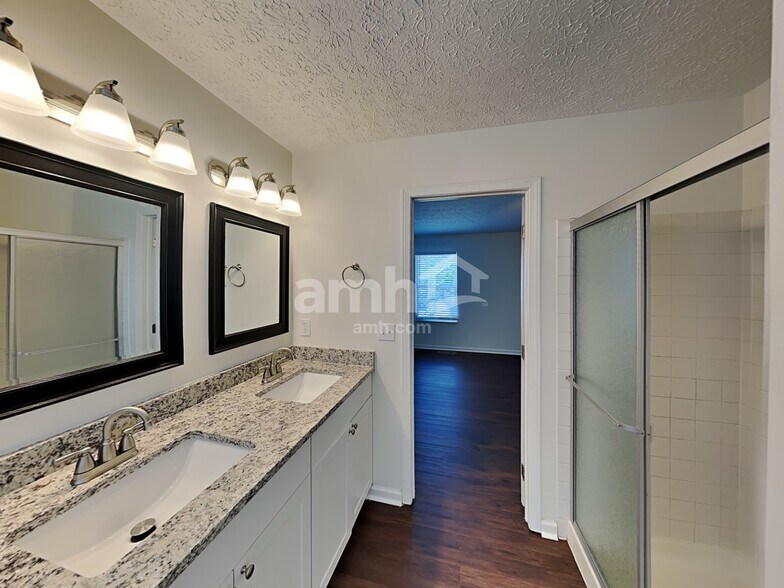 Building Photo - 1320 Wild Horse Dr