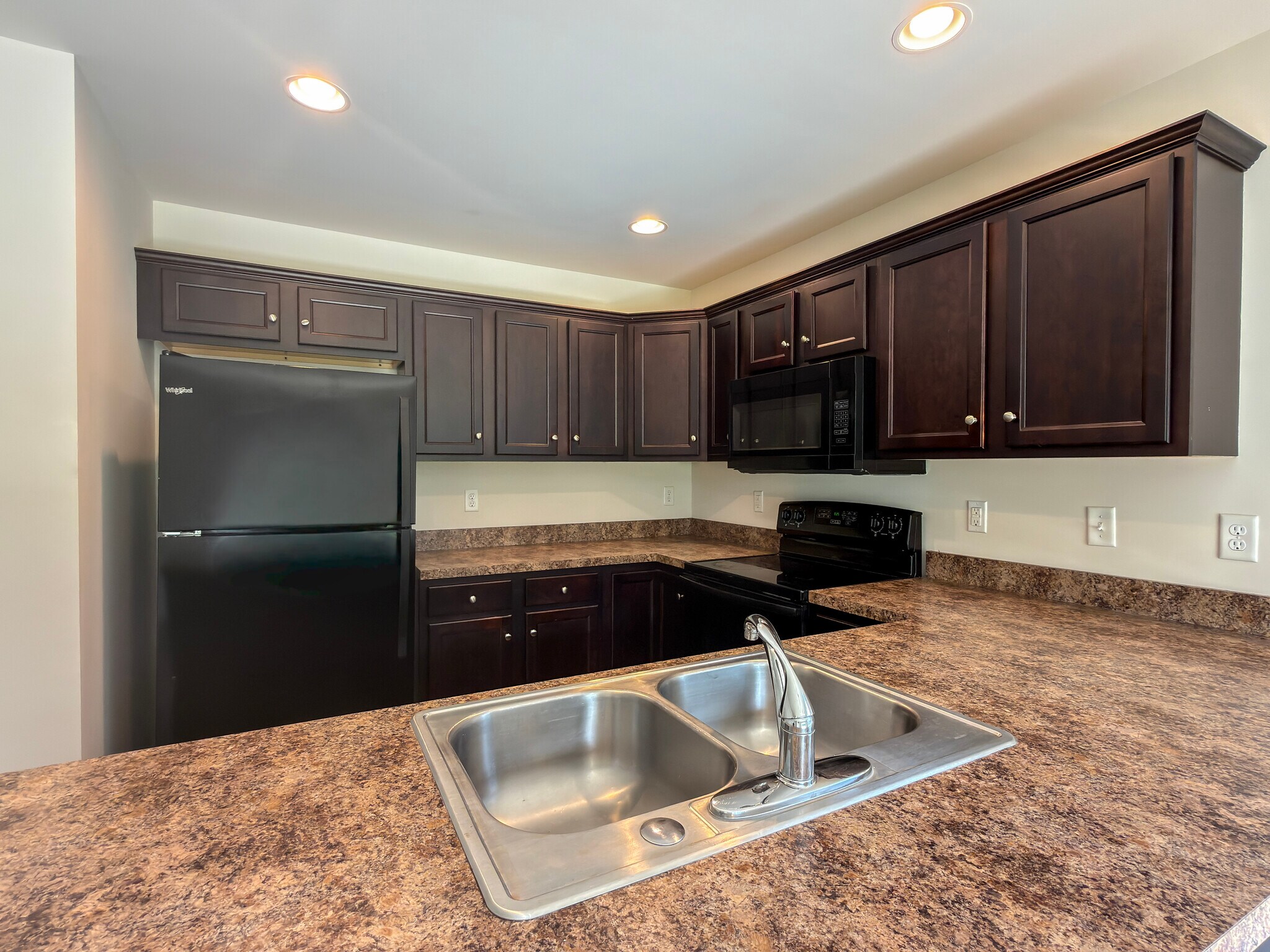 Building Photo - 141 Cedarwood Dr