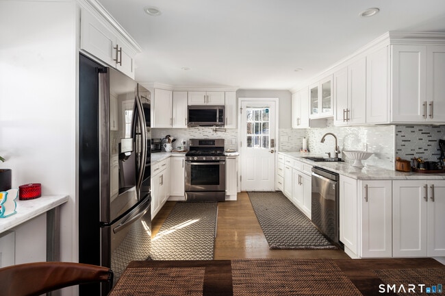 Building Photo - 191 Hobart Ave