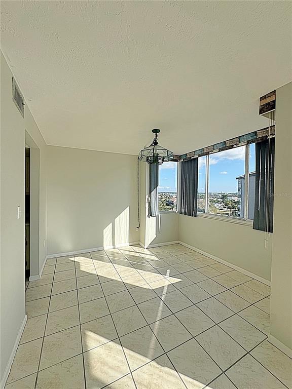 Building Photo - 660 Island Way