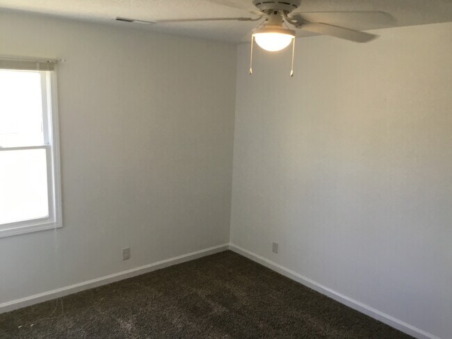 Building Photo - 3 Bedroom Home For Rent in Sango Area!