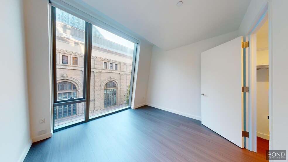 Building Photo - 635 W 59th St