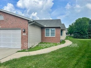 Building Photo - 1420 School House Ln