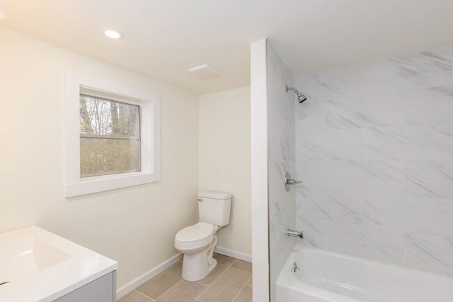 Building Photo - 2 Bedroom Charmer in heart of Columbiana