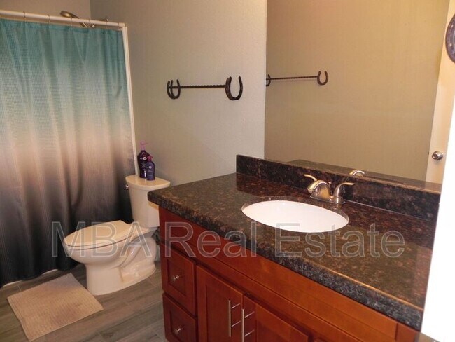 Building Photo - 15650 N 19th Ave