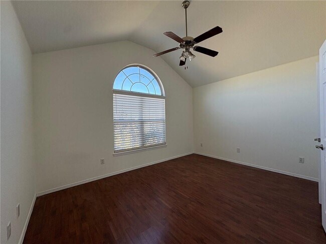 Building Photo - 2403 SW 20th St