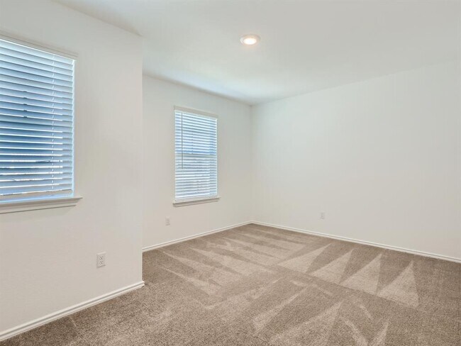 Building Photo - 1608 Holly Lk Dr