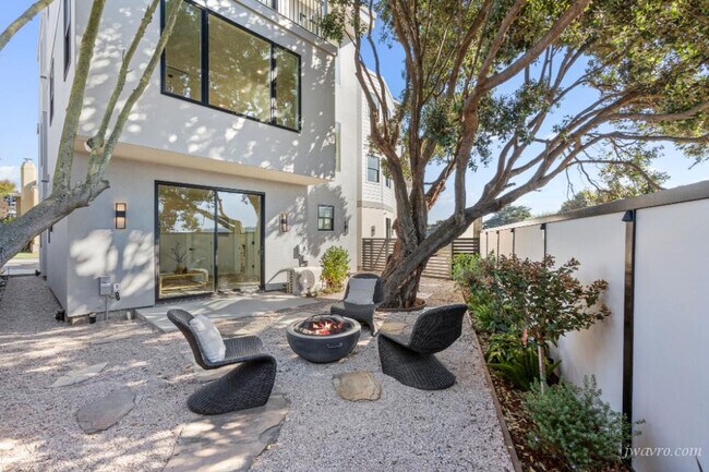 Building Photo - 255 Gellert Dr