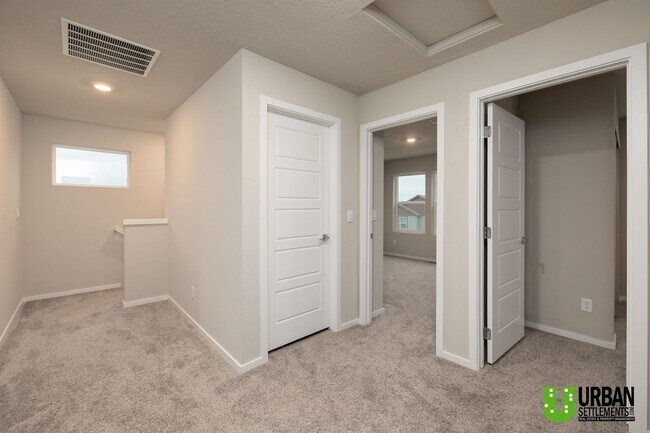 Building Photo - 12406 E Dickens Ln