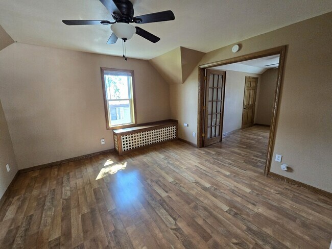 Building Photo - 422 W 17th Ave