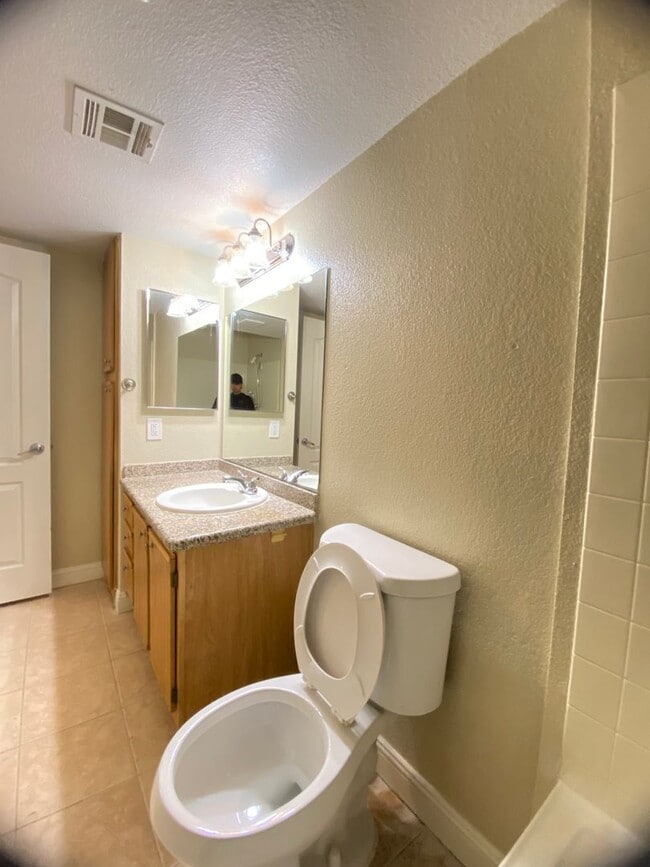 Building Photo - 5055 W Hacienda Ave