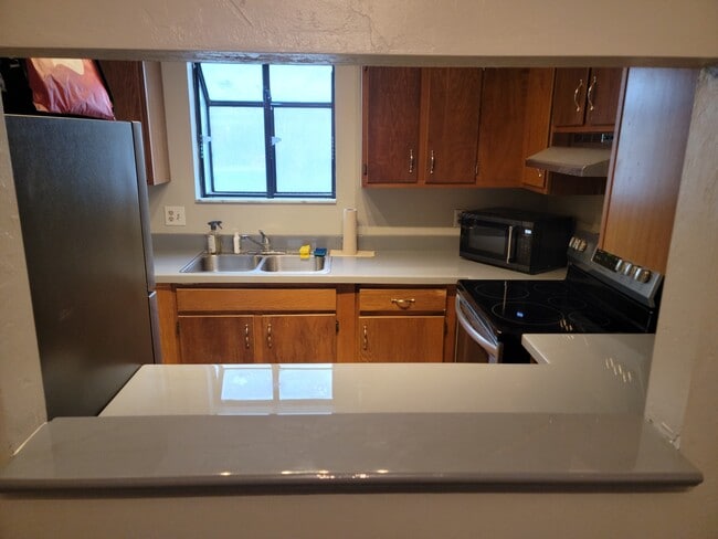 Building Photo - 2300 SW 43rd St