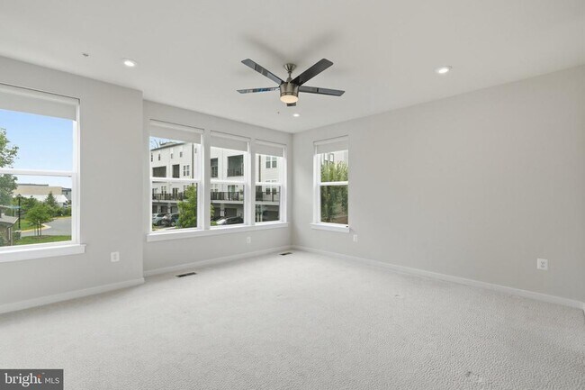 Building Photo - 44481 Wolfhound Sq