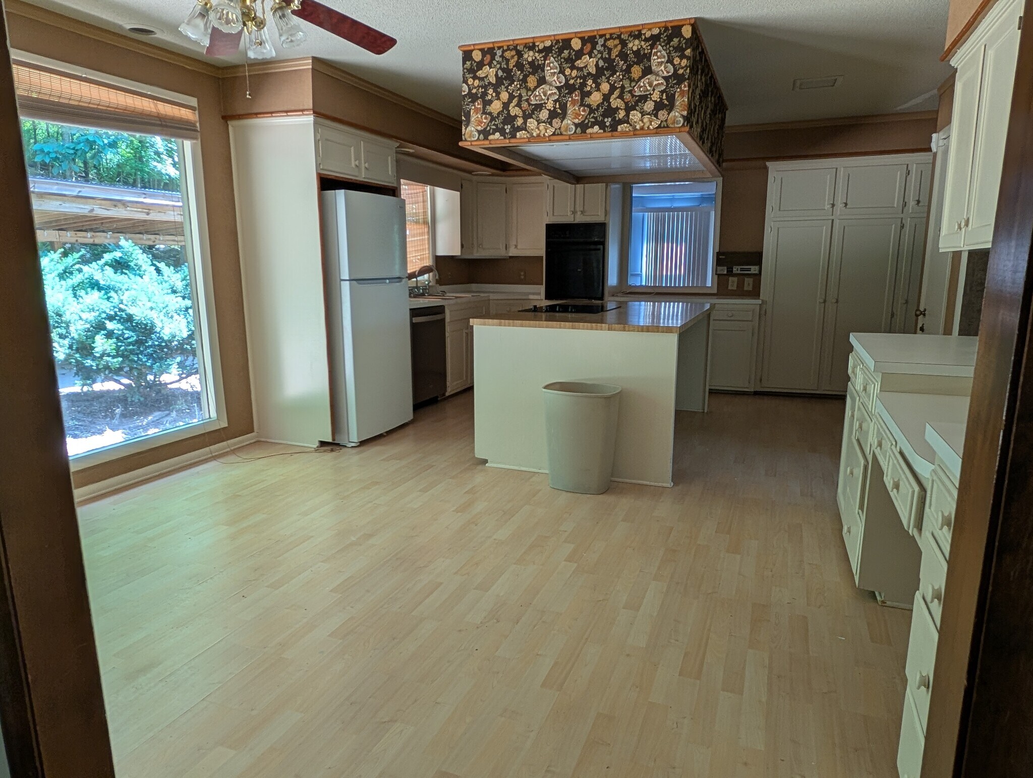 Building Photo - 1118 Longview Dr