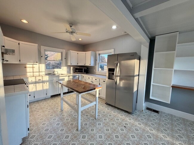 Building Photo - 5826 Railroad Ave