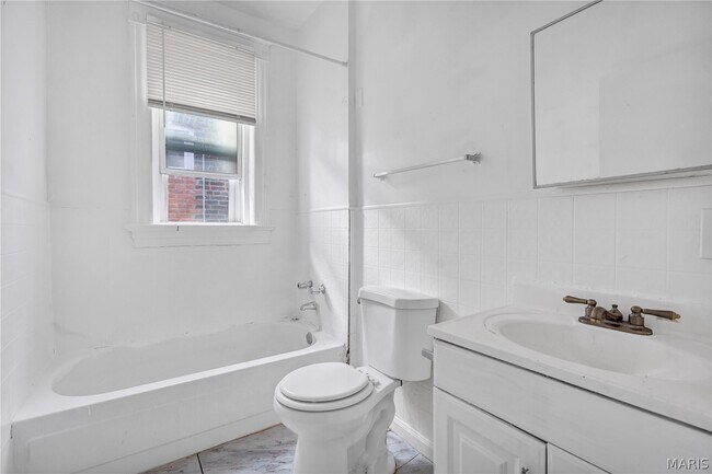 Building Photo - 2207 Angelica St