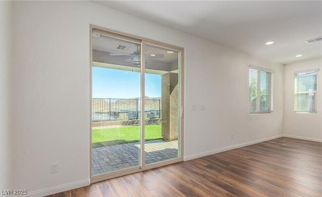 Building Photo - 12556 Skylight View St