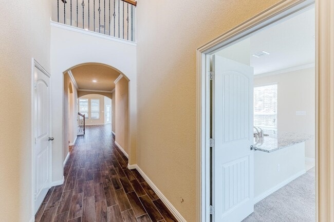 Building Photo - 4713 Lake Cove Way