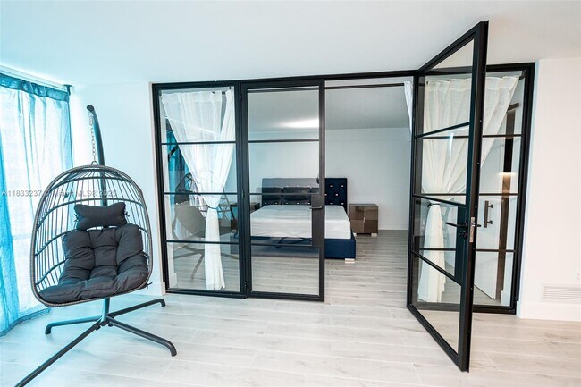 Building Photo - 18081 Biscayne Blvd