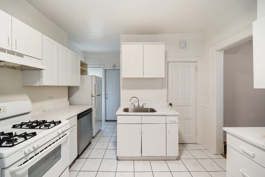 Building Photo - 1011 Garnett Pl