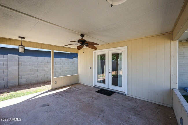 Building Photo - 1034 E Elm St