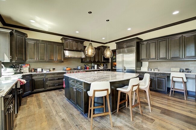 Building Photo - 5Bd/4.5Ba Sammamish Home