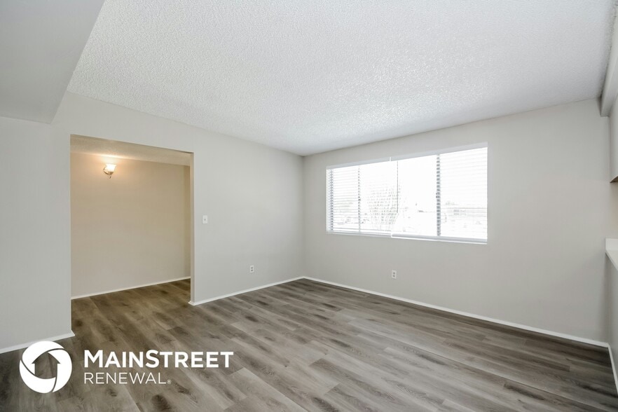 Building Photo - 9722 E Golf Links Rd