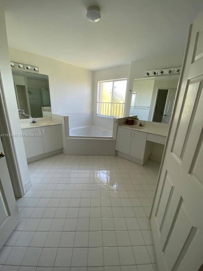 Building Photo - 6834 NW 107th Pl