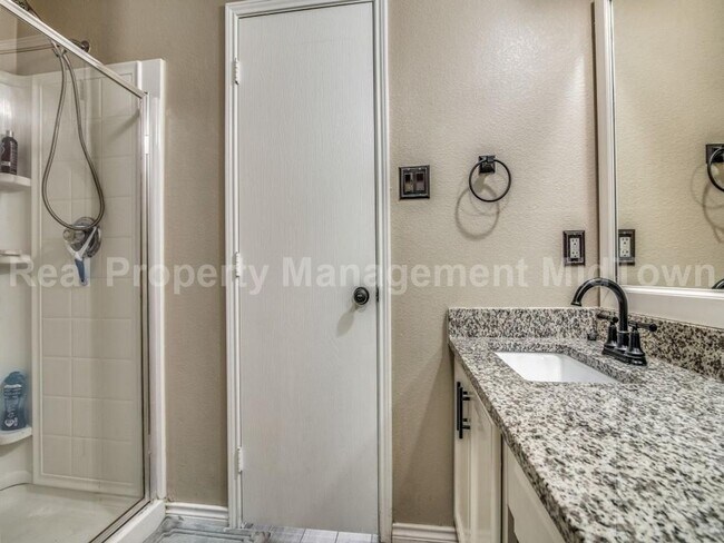Building Photo - Stylishly Updated 3-Bedroom Home with Modern Touches & Prime Location!