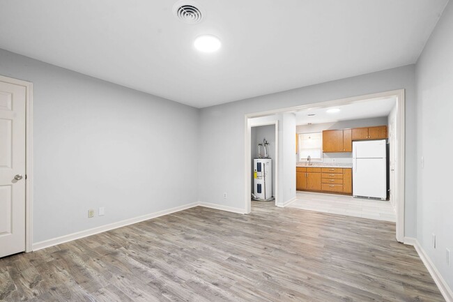 Building Photo - 221 Park Ln