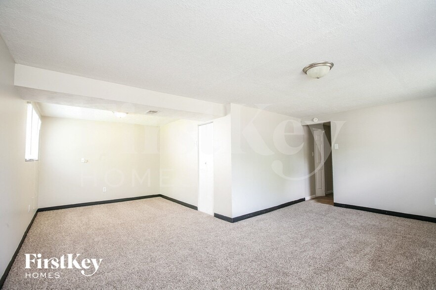 Building Photo - 9431 Pepperidge Dr