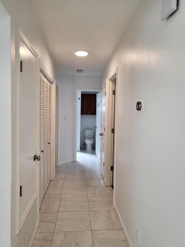 Building Photo - 1724 Powder River Dr NE