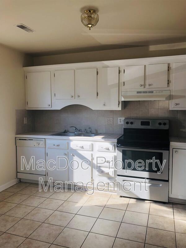 Building Photo - 405 Olde Greenwich Cir