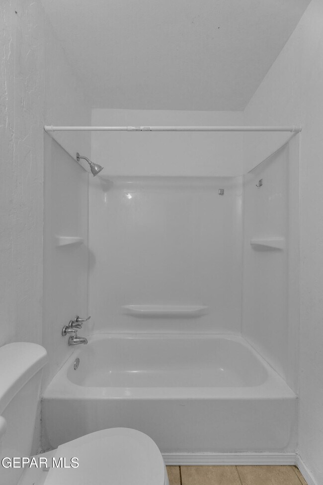 Building Photo - 4945 Sierra Madre Dr