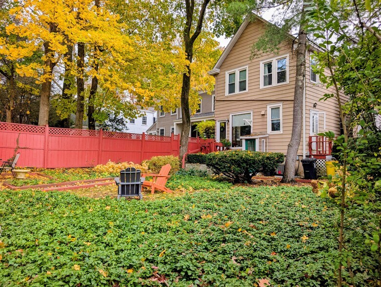 Building Photo - 156 Mercer St