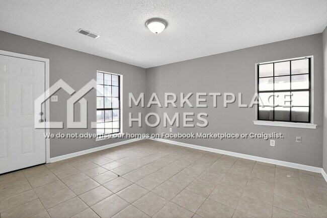 Building Photo - 5826 Laurie Dr