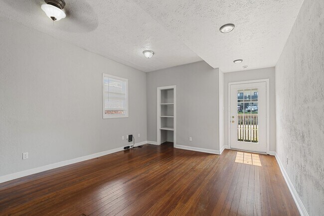 Building Photo - 3208 Dobson St