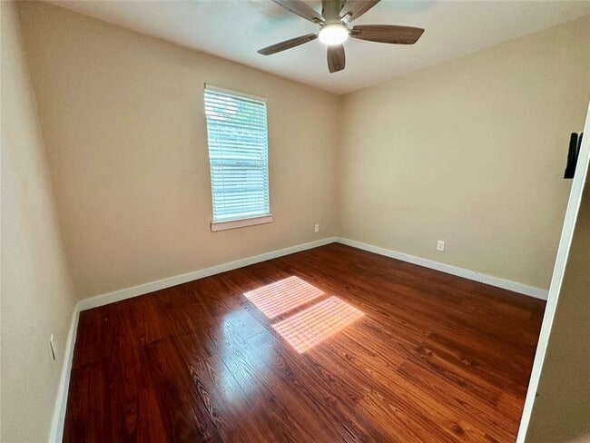 Building Photo - 2103 E 16th St