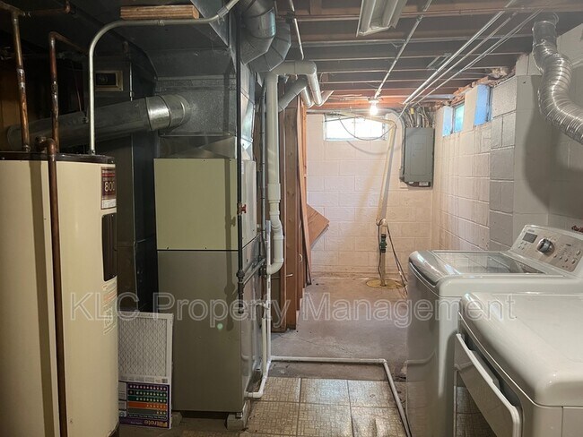 Building Photo - 9748 Lincoln Ave