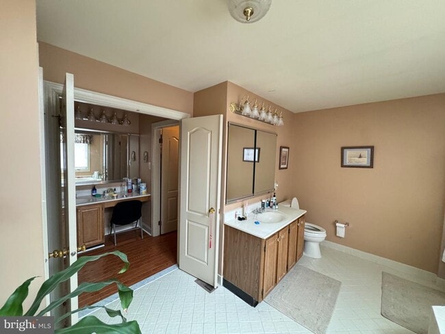 Building Photo - 185 Daylesford Blvd