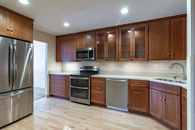 Building Photo - 416 Swallow Ln